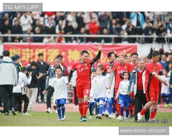 足球明星中国行趣事揭秘与球迷互动的温馨瞬间与幽默故事 足球明星中国行趣事揭秘与球迷互动的温馨瞬间与幽默故事